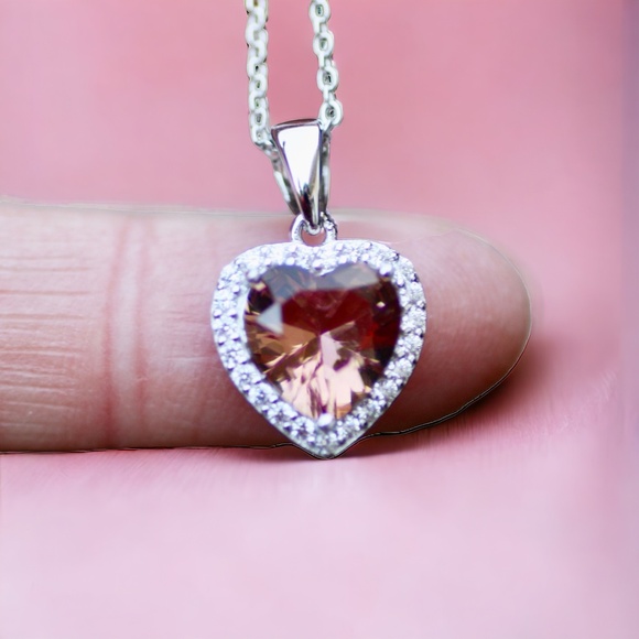 Mesmerizing Color Shift Heart Diaspore Pendant in Sterling Silver 925 - Picture 3 of 12